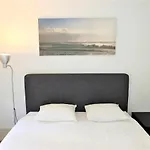 White Lotus Luxury 2br With Ac Downtown