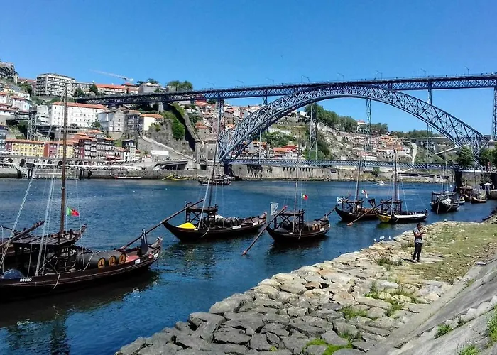 White Lotus Luxury 2br With Ac Downtown